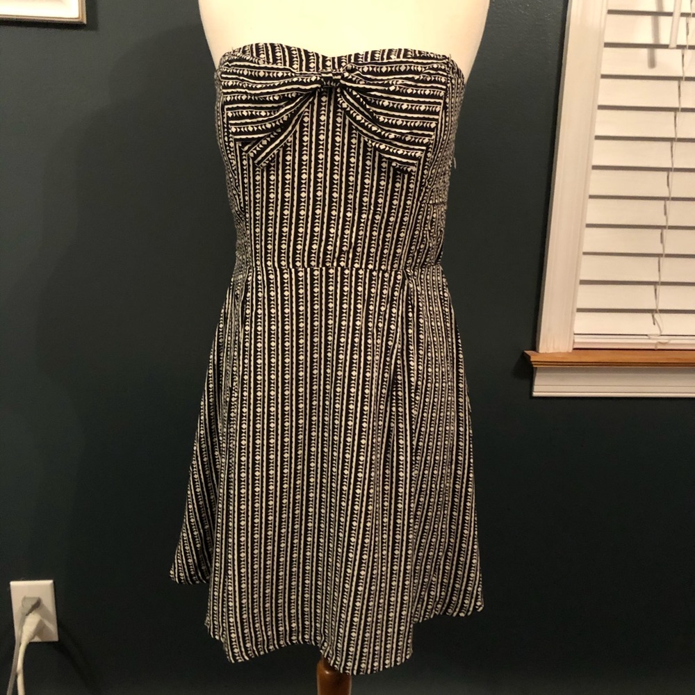 Sz L Black & White Geometric Bow-Front Mini Dress